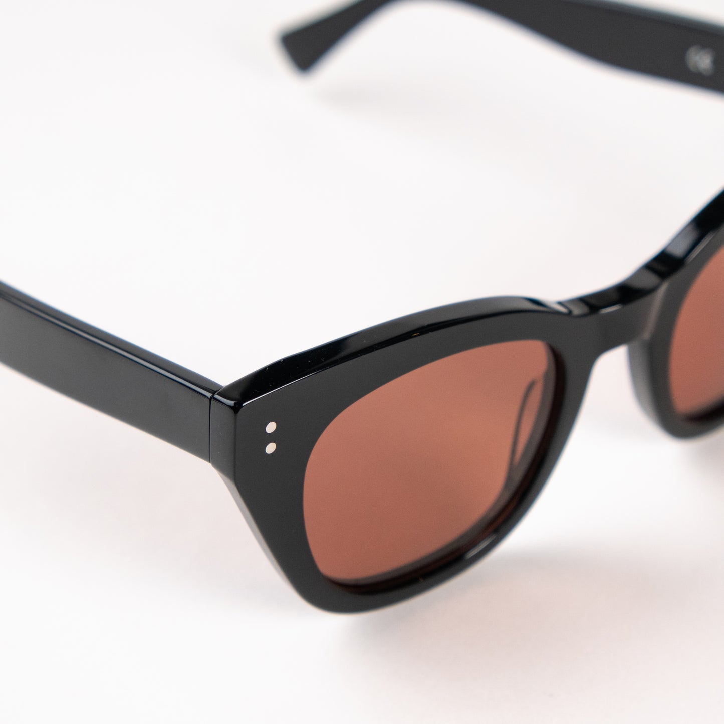 ARLIE - POLISHED BLACK / Wine Lens